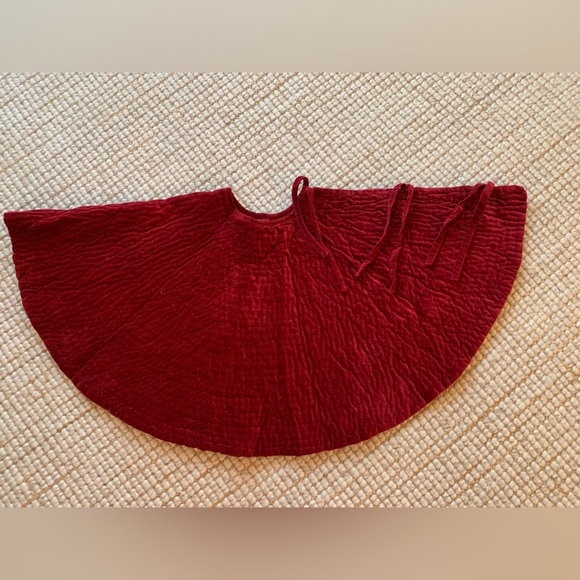 Pottery Barn Channel Quilted Velvet Tree Skirt - Picture 3 of 5